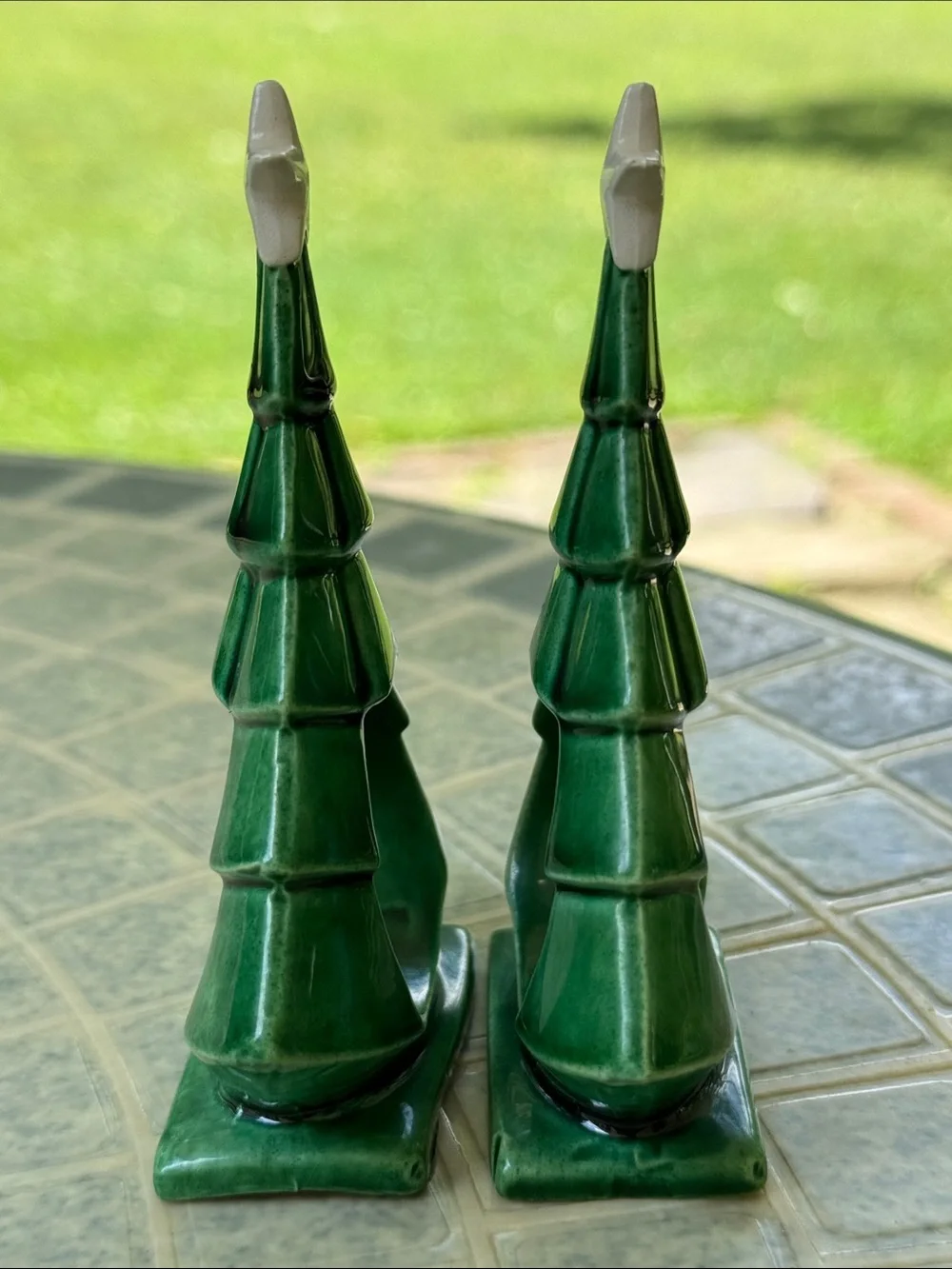 Green Ceramic Christmas Tree Napkin Rings Vintage 4.5” tall set of 2